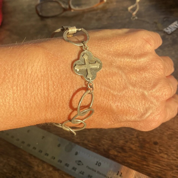 Sterling silver circle link cross bracelet - Picture 4 of 6